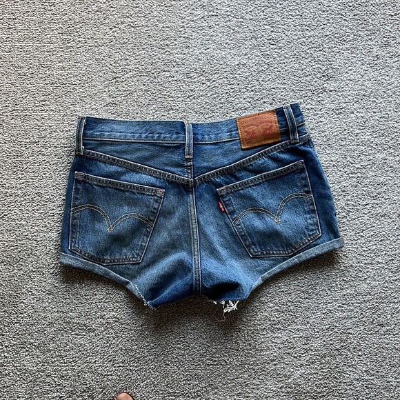 BNWT Levi’s 501 High Rise Shorts 27 - Picture 2 of 6